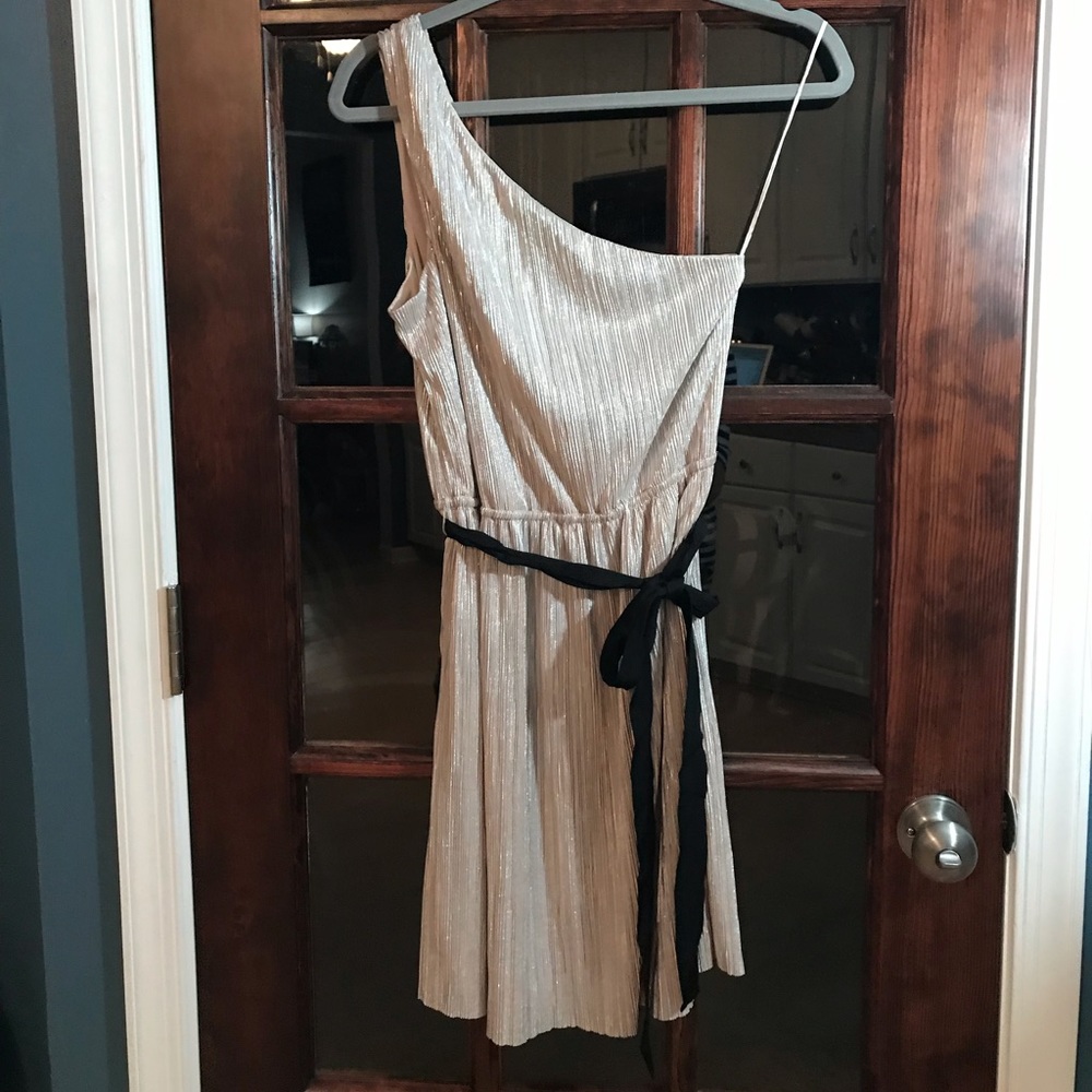 Express One Should Dress
